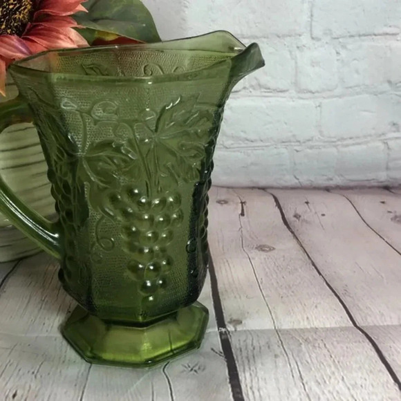 vintage anchor hocking green glass pitcher with embossed grapes - Picture 5 of 9